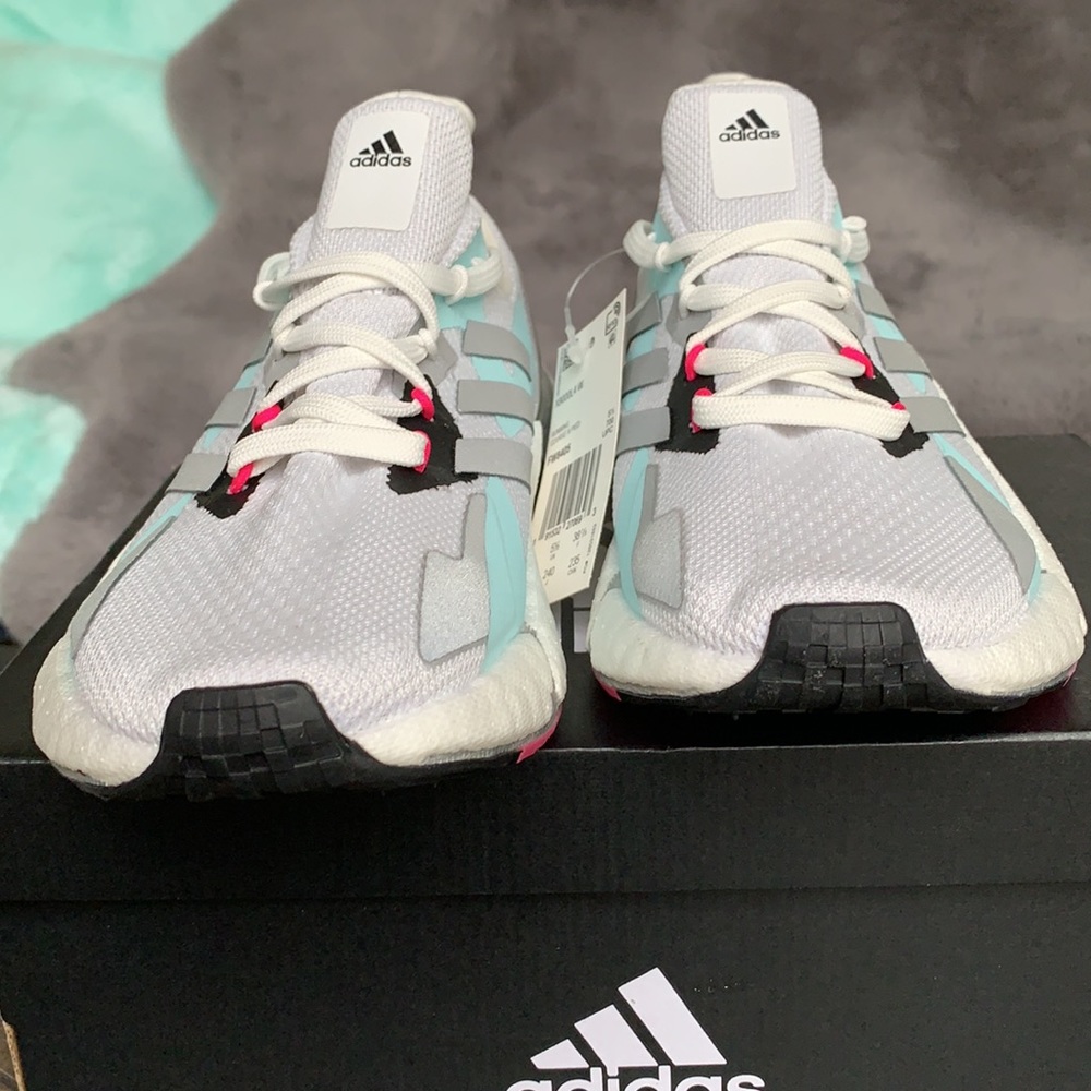 ADIDAS RUNNING SHOES WMNS - Picture 13 of 16